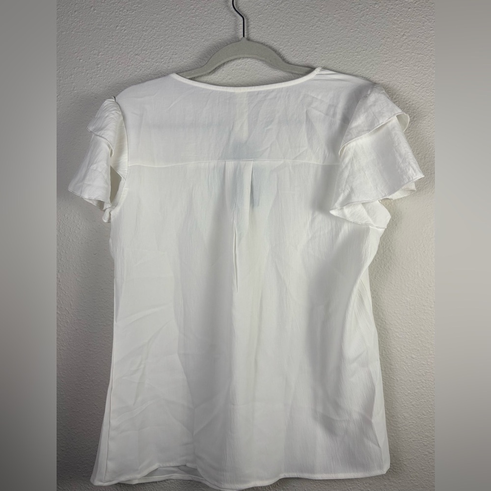 Blooming Jelly White Flutter Sleeve Blouse - Picture 4 of 5